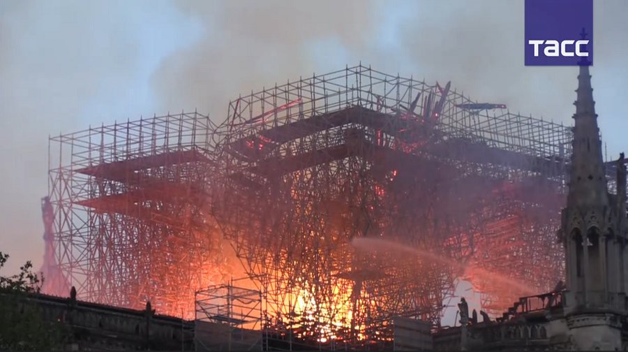 Пожар в соборе Парижской Богоматери - В Мире