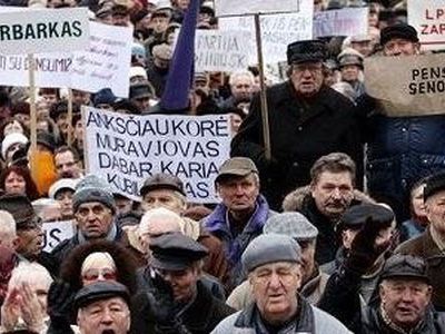 Литовские пенсионеры решили защищать свои права в судах - Литва и страны Балтии