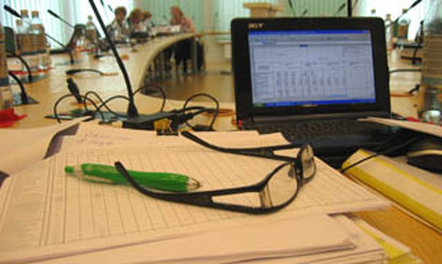 Бюджетным учреждениям велено потуже затянуть пояса - В Висагинасе