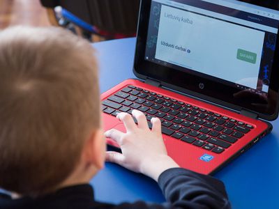 Еще 7,2 тыс. компьютеров отправляются в школы - Литва и страны Балтии