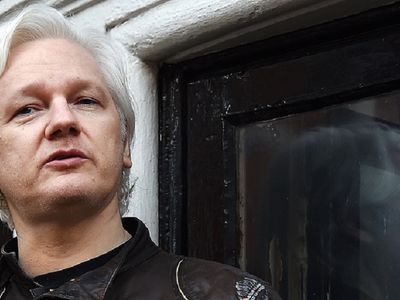 Ассанж назвал ситуацию вокруг референдума в Каталонии "первой в мире интернет-войной" - В Мире