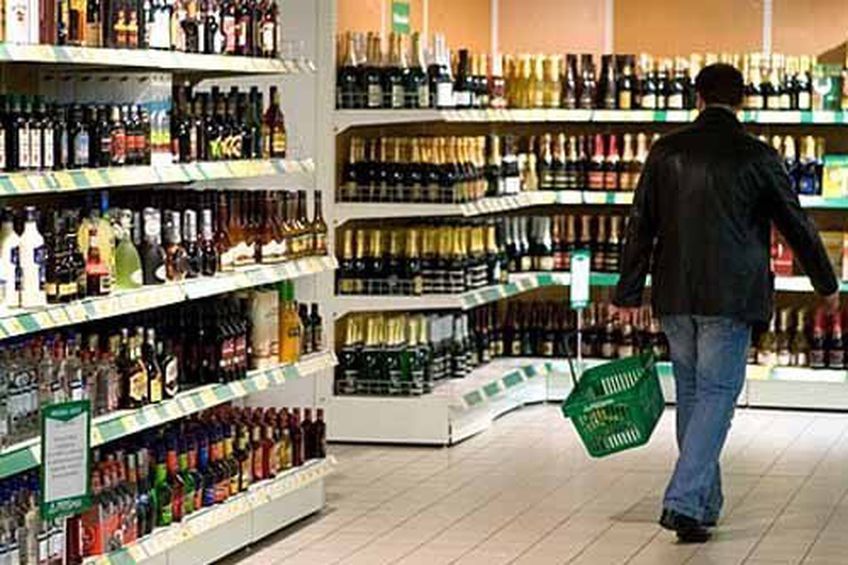 Возврат: алкоголь в Литве по-прежнему будут продавать до 22 часов
