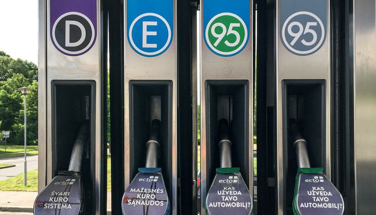 Экономист: в ближайшее время цена на топливо повысится, но не из-за санкций