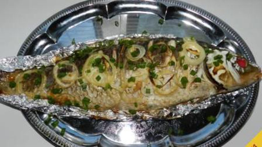 Праздничный стол: карп, запеченный в духовке в фольге  - Хобби, отдых и развлечения