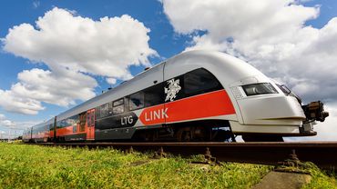 Изменения в расписании поездов, договор о закупке троллейбусов, карта замков Литвы и другие новости