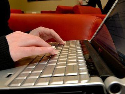 Internetinės parduotuvės sukilo prieš bankų įkainius - Lietuva ir Baltijos šalys