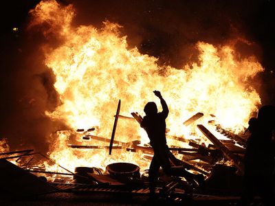 СМИ: число задержанных в ходе протестов в Париже возросло до 255 - В Мире