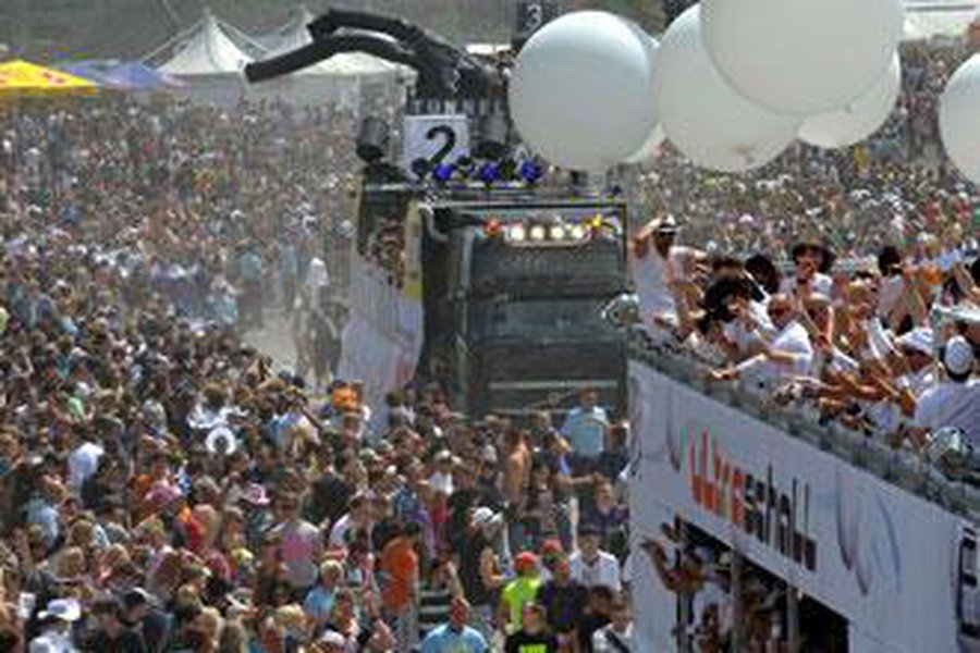 «Парад любви» в Дуйсбурге закончился трагедией  - В Мире