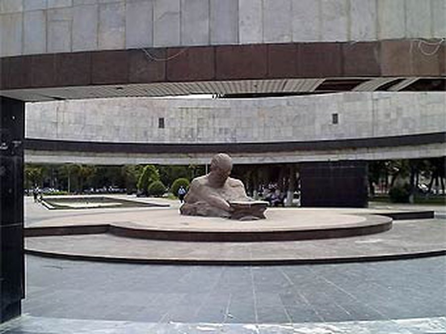 В Баку сносят памятник 26 бакинским комиссарам - В Мире