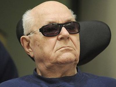 Германский суд приговорил Ивана Демьянюка к 5 годам тюрьмы за пособничество нацистам

                                                 - В Мире