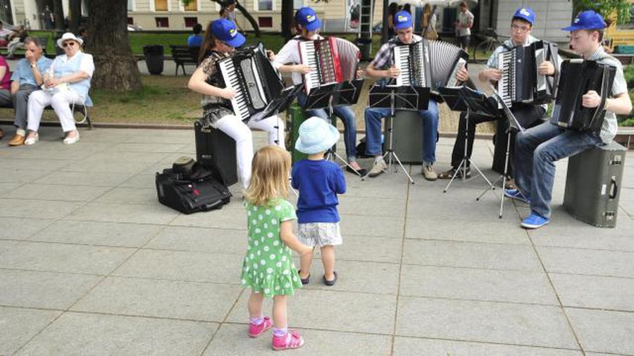 Сейм Литвы осудил резолюцию Европарламента о половом просвещении детей - Литва и страны Балтии