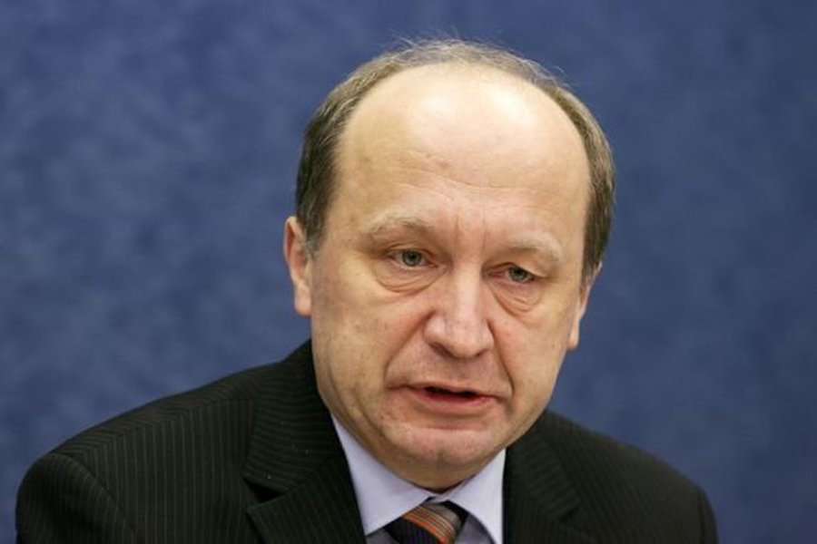 Премьер Литвы на личном примере учит, как надо экономить в период кризиса - Литва и страны Балтии