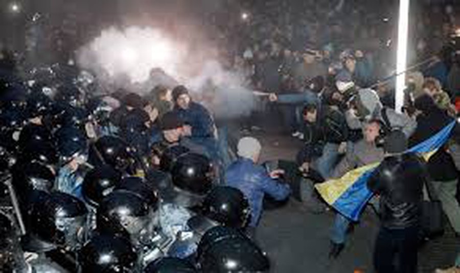 Беркут: Любая демократическая страна разогнала бы майдан водометами - В Мире