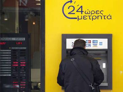 Греки опустошают банки - В Мире