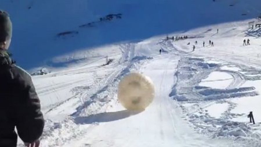 Катание в зорбе закончилось падением в ущелье и гибелью экстремала, владельцы шара скрылись (видео) - Происшествия и криминал