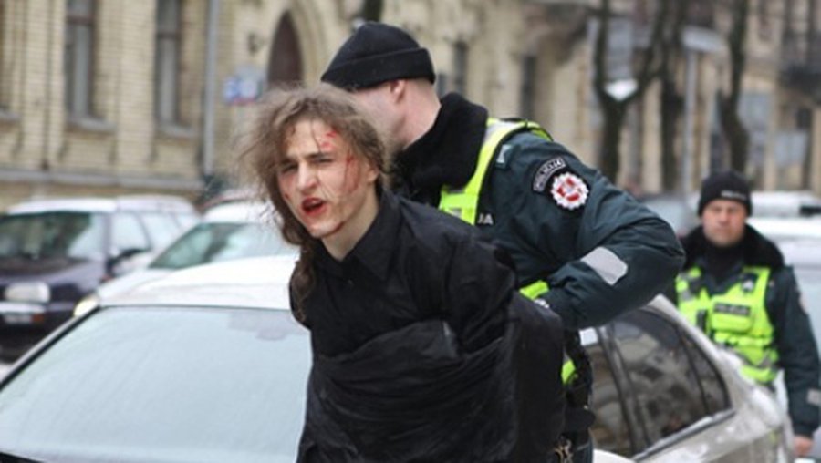 На литовских борцов с коррупцией напал человек с ножом
 - Происшествия и криминал