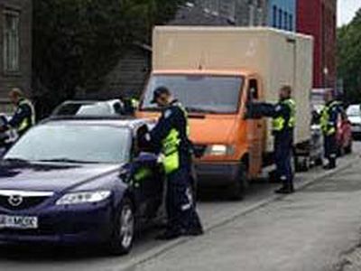 Эстонский ювелирный магазин протаранили на автомобиле - Происшествия и криминал