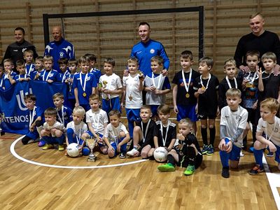 Юные футболисты померялись силами (видео) - В Висагинасе