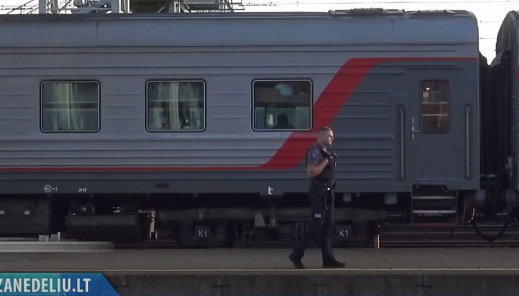 Прыжок из Адлера: россиянин выпал из поезда и исчез — литовские спецслужбы в тупике: Литва за неделю (видео)