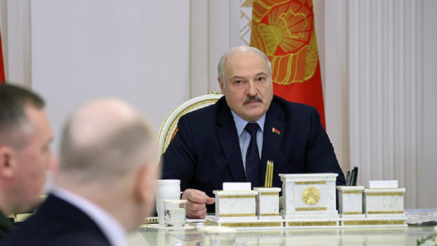 Лукашенко: мы не собираемся втягиваться в войну, и об этом нас никто не просит - В Мире