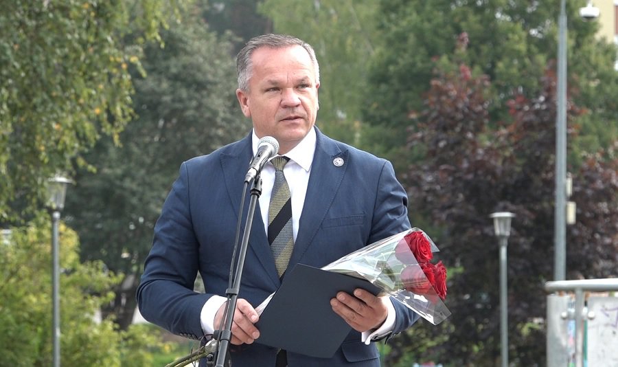 Мэр Висагинаса поддерживает идею Касчунаса отказаться от русских школ - В Висагинасе