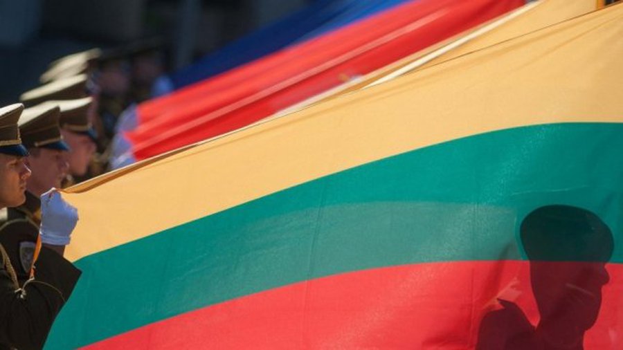 Глава МИД Литвы обратился в ЕС по поводу дискриминации литовских автоперевозчиков - Литва и страны Балтии