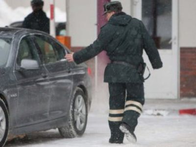 Путешественники на границе будут доказывать происхождение денег - Литва и страны Балтии