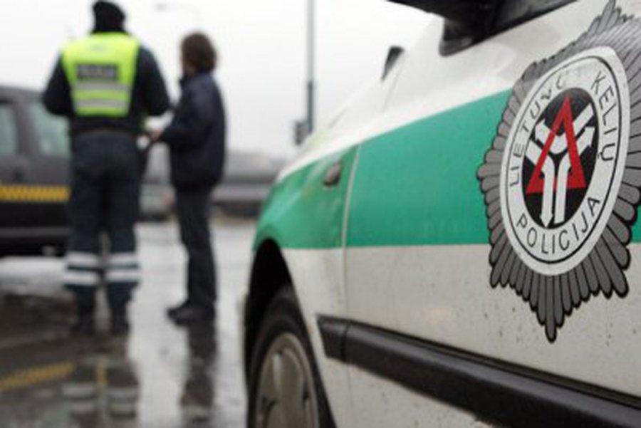 Praėjusiais metais mūsų šalyje eismo įvykiuose žuvo 301 žmogus, daugiausia jų - pėstieji - Įvykiai ir kriminalas