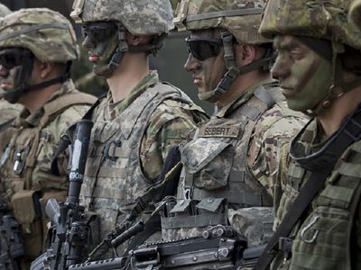 В НАТО заявили, что действия на востоке альянса носят оборонительный характер - В Мире