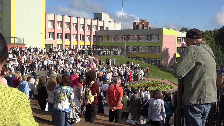 1 сентября в Висагинасе. Репортажи с торжественных линеек в День знаний и науки (видео) - В Висагинасе
