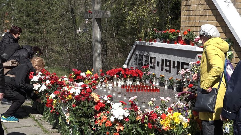 9 мая. Сотни висагинцев возложили цветы к Могиле Неизвестного Солдата (видео)