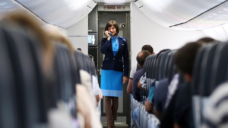 Пассажиры и экипаж "Победы" реанимировали ребенка в полете - В Мире