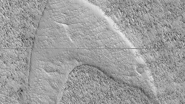 Ученые США обнаружили на поверхности Марса эмблему "Звездного флота" из сериала Star Trek