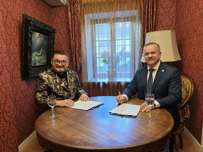 Подписан учредительный договор создания в Висагинасе "Музея истории моды" - В Висагинасе