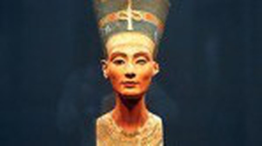 Швейцарский ученый объявил бюст Нефертити подделкой - Культурные и спортивные мероприятия