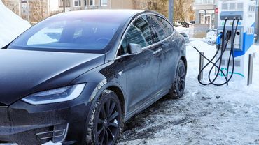 Lietuvos energetikos agentūra skatins įsirengti privačias elektromobilių įkrovimo stoteles