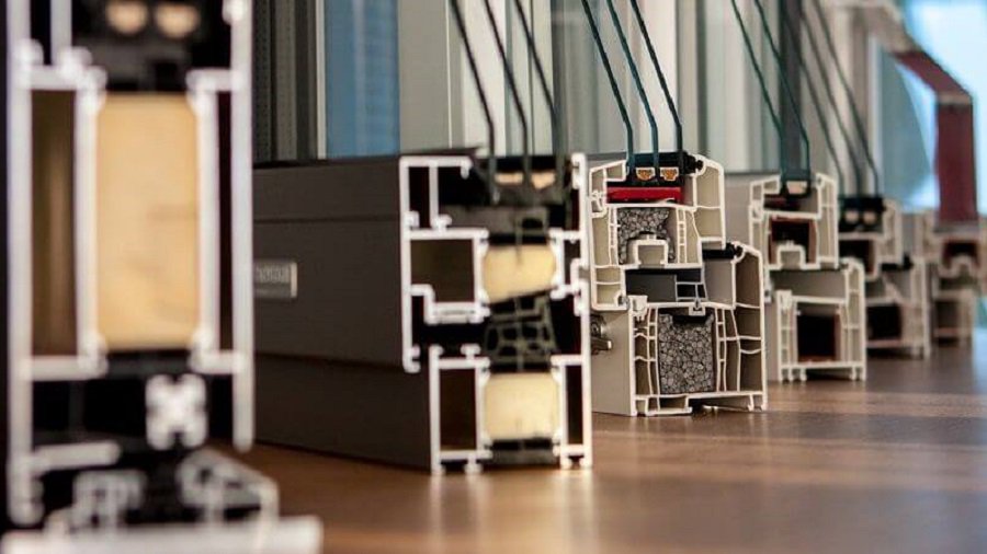 В Клайпеде три общества торговали польскими пластиковыми дверями и окнами без уплаты налогов - Литва и страны Балтии