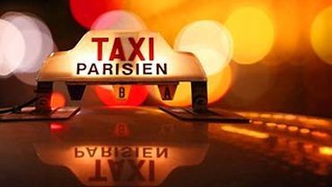 Парижские таксисты, поссорившись с полицией, заблокировали терминал аэропорта