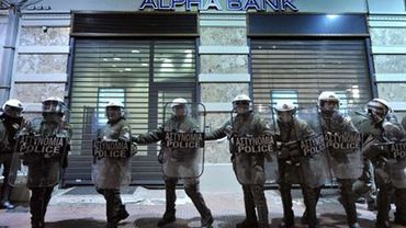 Полицейские Греции пригрозили арестовать чиновников МВФ
