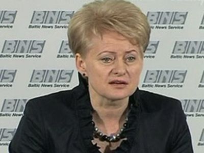 При вручении гражданства Литвы – личное знакомство с президентом 
 - Литва и страны Балтии