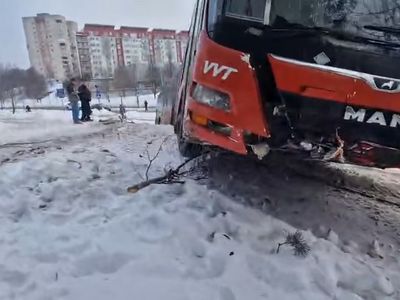 Авария автобуса в Вильнюсе: скользкая дорога или техническая неисправность - Происшествия и криминал