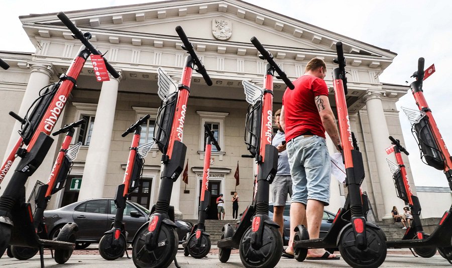 Р.Масюлис о ситуации с электросамокатами: хотелось бы обойтись без запретов - Литва и страны Балтии