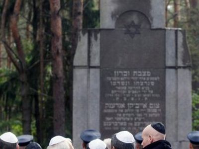 «Маршем живых» в Панеряй почтили память жертв Холокоста
 
 - Литва и страны Балтии