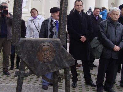 В Вильнюсе открыта скульптура памяти Мстислава Добужинского                                                                                            - Культурные и спортивные мероприятия