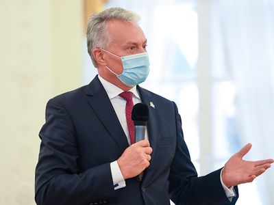 Г. Науседа о длинных выходных: каждый может стать вирусоносителем - Литва и страны Балтии