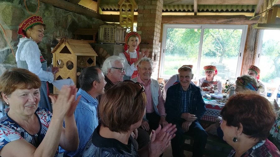 Ветераны Висагинаса отметили День строителей. Весело и с прежним оптимизмом (Добавлено видео) - В Висагинасе