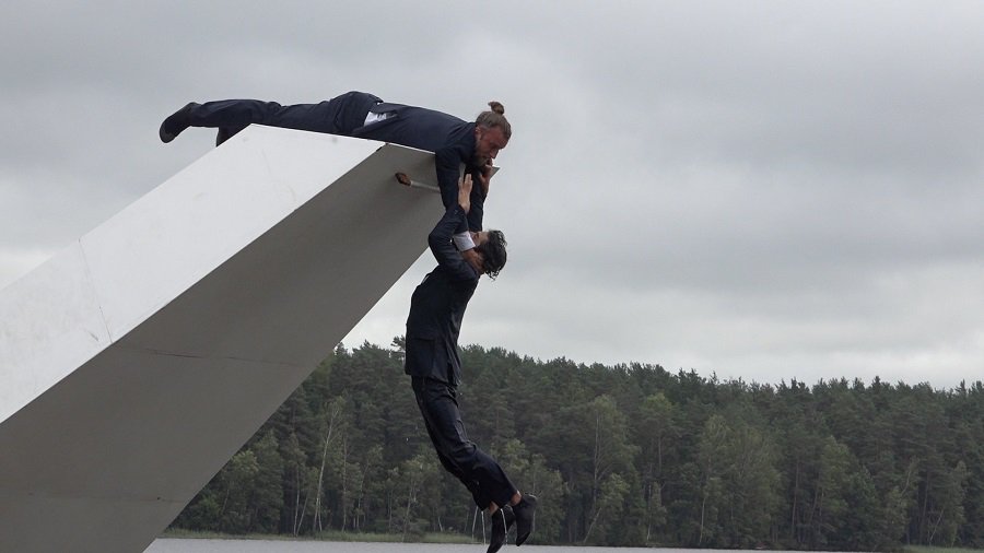 Старт юбилея Висагинаса — впечатляющее цирковое шоу на воде (видео) - В Висагинасе