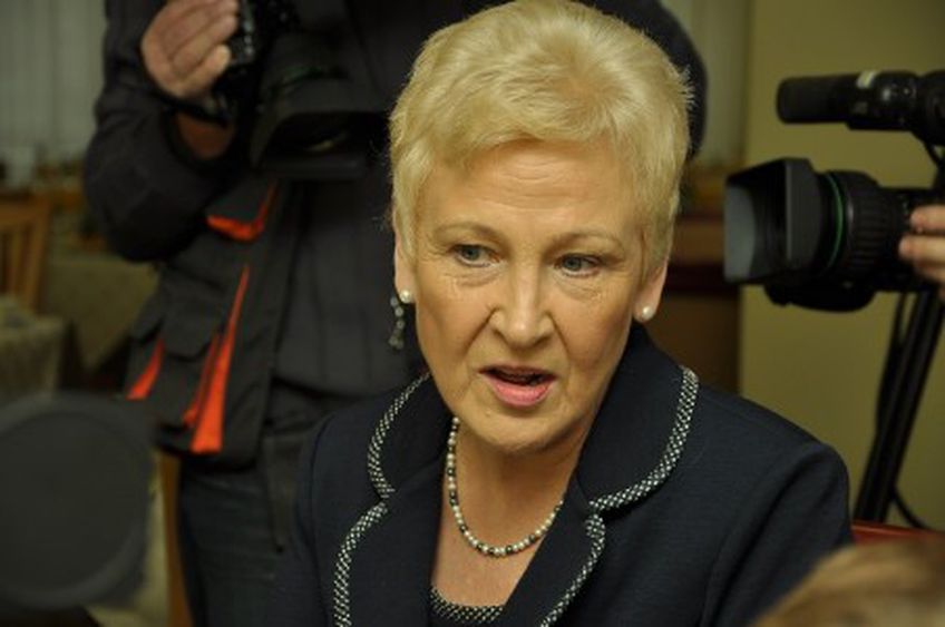 Председатель Сейма Литвы поддержала идею нелитовского написания фамилий в паспортах

                                