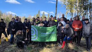 Волонтеры предприятия «Visagino linja» высадили более 10 тысяч деревьев