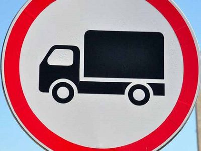 Комисия по безопасности движения напоминает о правилах парковки крупных автобилей - В Висагинасе